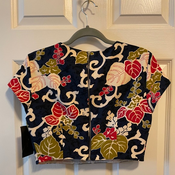 New with tag, crop top, medium - Picture 2 of 2